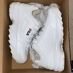 CHUNKY WHITE FILA SHOES